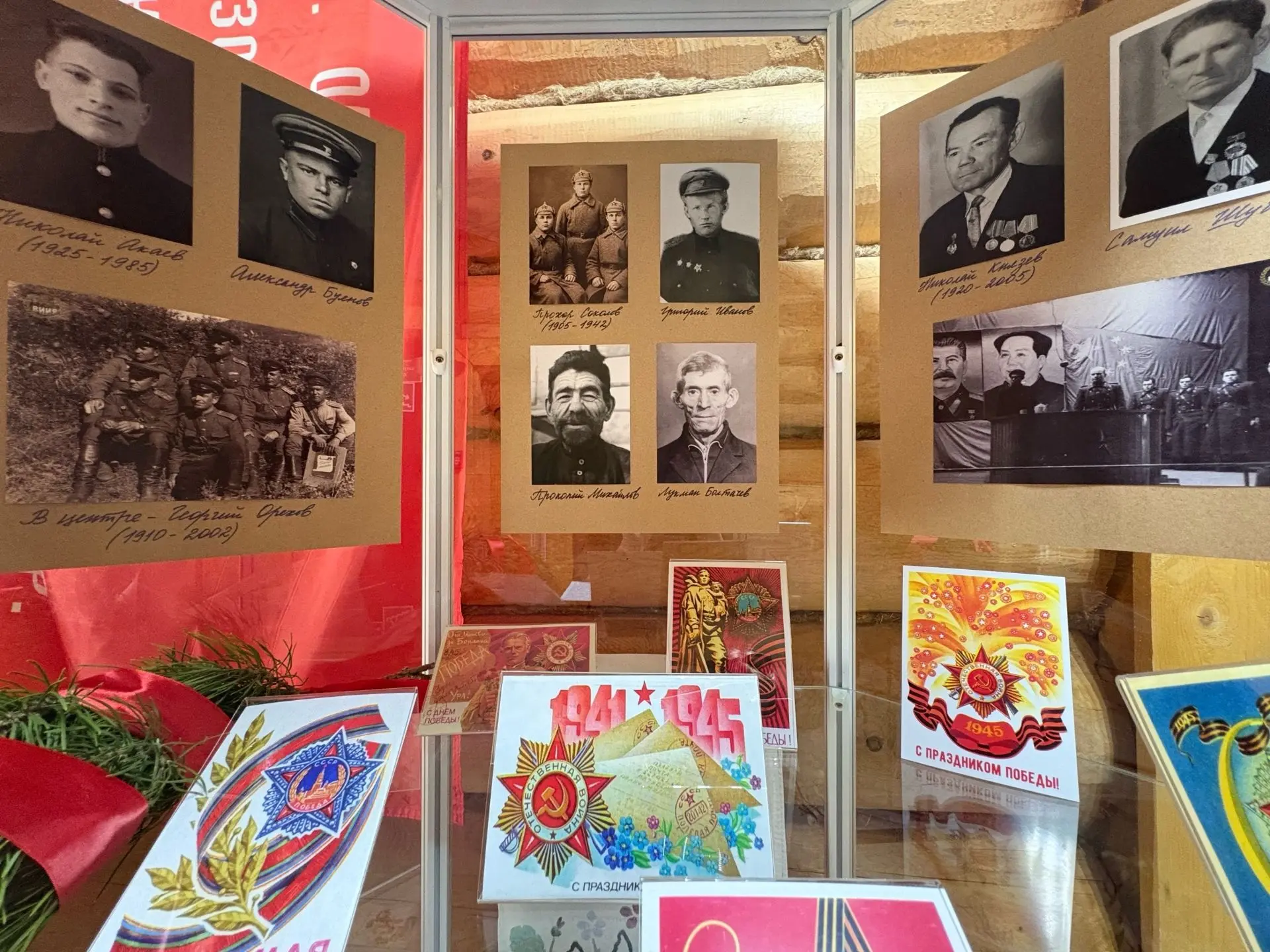 🎖В здании волостного правления, проходя на юбилейную выставку «Избранное», остановитес...