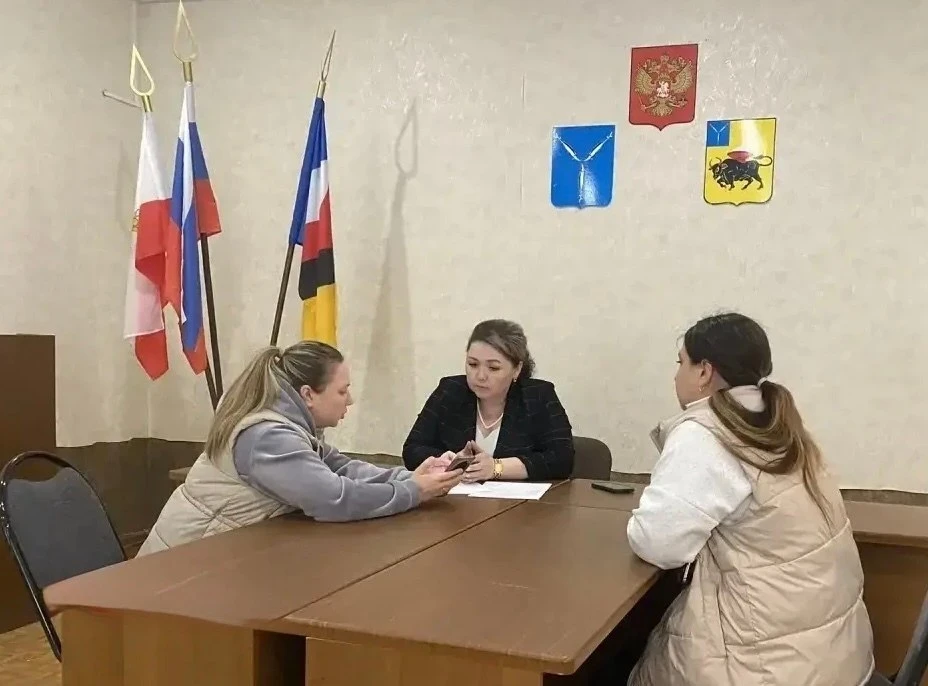 ⚡️Депутат Собрания депутатов ЭМР Альфия Доди провела личный прием граждан в поселке Нов...