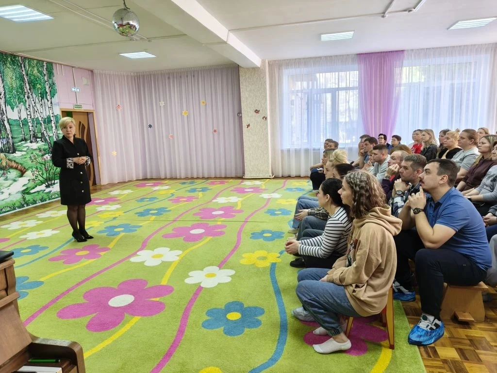 В апреле ДО "Золотой петушок" традиционно приглашает на "День открытых дверей",  предоставляя родите