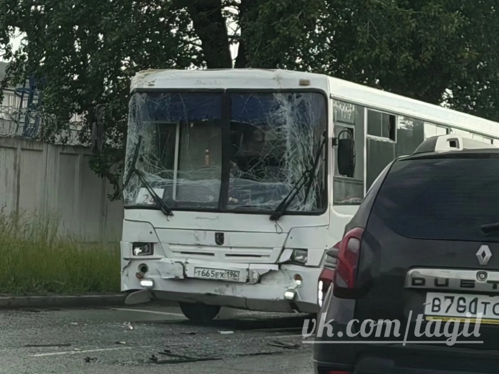 ДТП на Восточном шоссе. Как сообщает подписчик, возможно автобус въехал в автобус.

Подробности узна