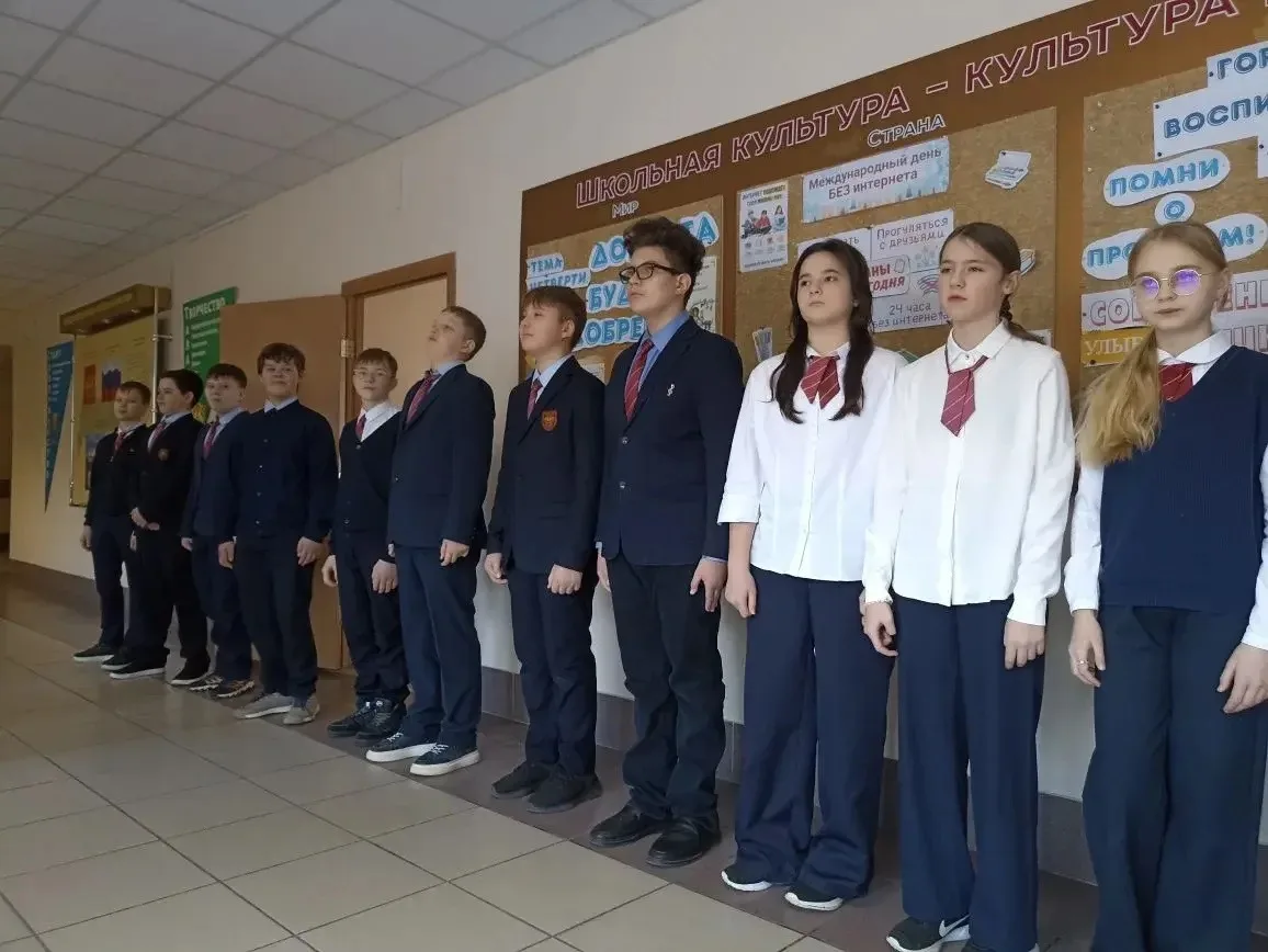 👩‍🏫 РАЗГОВОР О ВАЖНОМ 👩‍🏫    Новая учебная неделя в нашей школе стартовала с церемонии торжественног