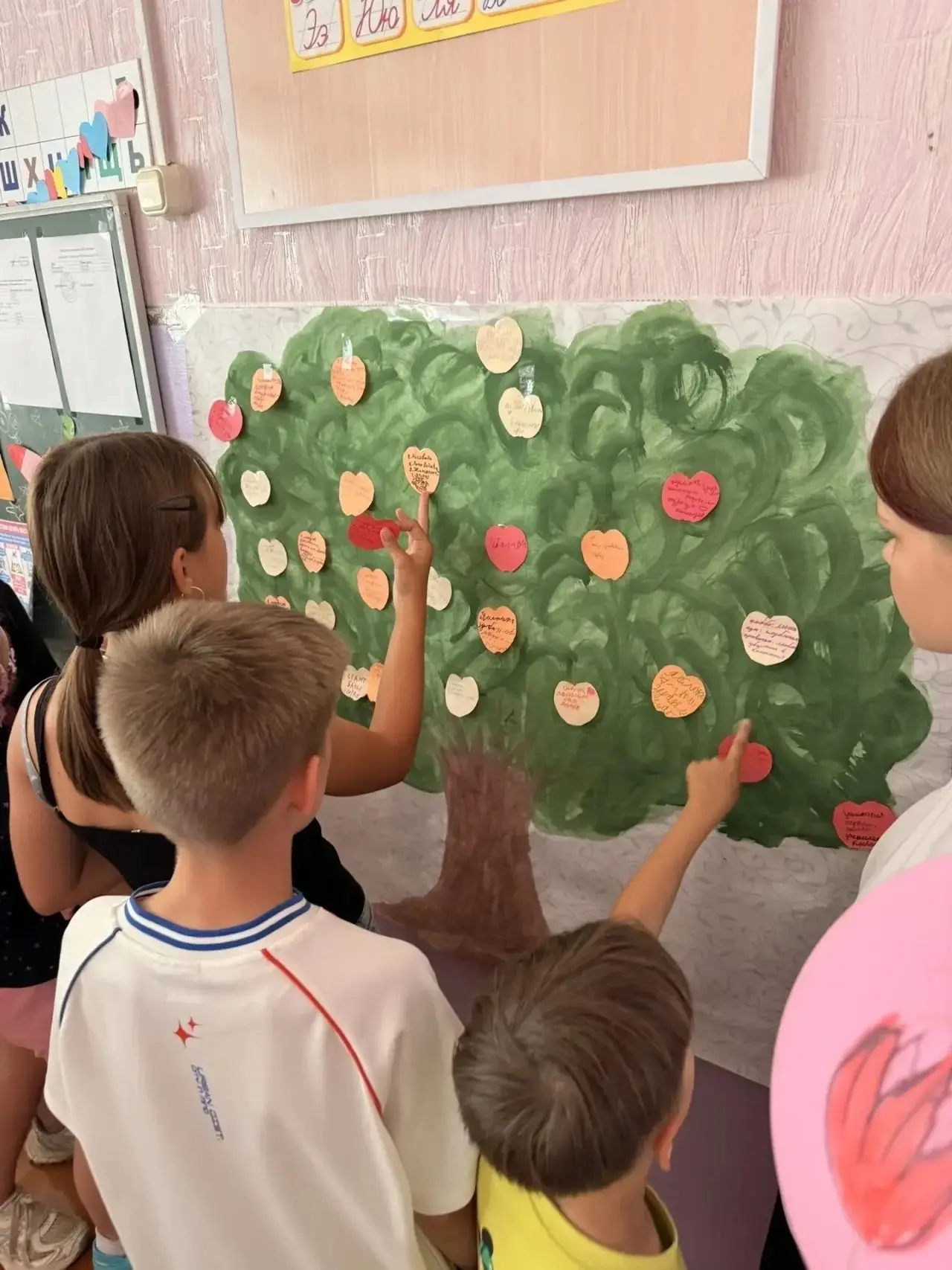 Сегодня в школьном лагере в рамках месячника «Время независимых» прошли тематические станции. Ребята