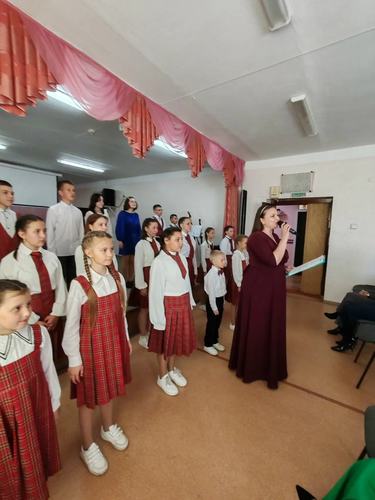 «ТАЛАНТЫ НОВОГО ПОКОЛЕНИЯ»: ДВА ВЕЧЕРА, ДВЕ СТИХИИ, ОДНА ПОБЕДА

В Краснозерской Детской школе искус