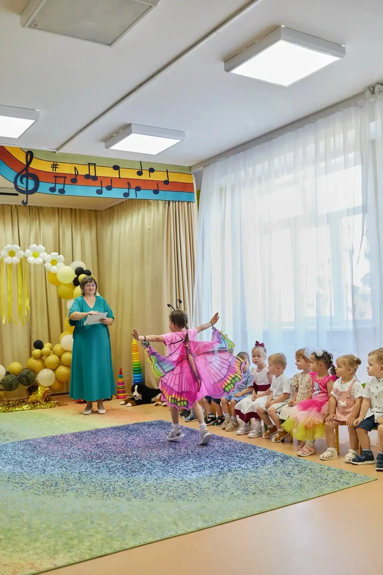 В группе "Лучики" прошел веселый праздник-выпускной!
Малыши порадовали родителей и гостей своими выс