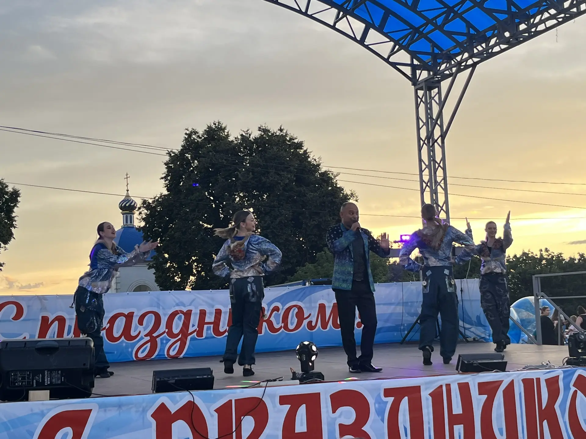 💥Вечер 8 августа в Товарково запомнится надолго! На площади КДЦ выступил Артем Грохоль...