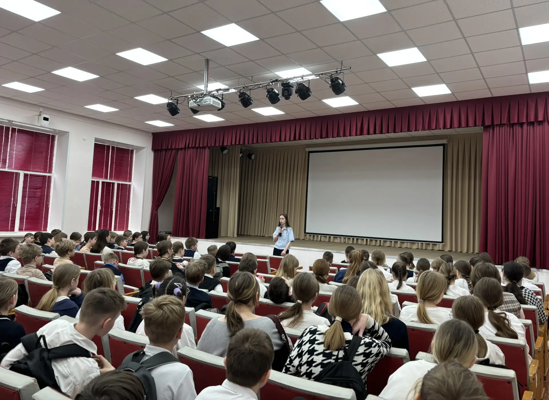 Профилактика 🚦  В Лицее прошла встреча учеников 5-х классов с инспектором ГАИ.  На встрече обсудили: