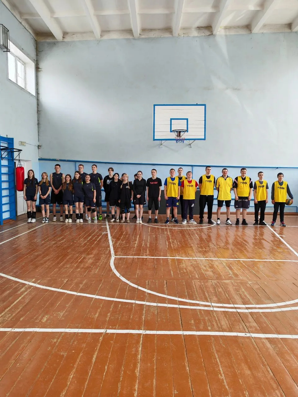 🏐 В нашем спортивном зале кипели настоящие страсти! 🔥

На днях у нас прошли захватывающие соревнов