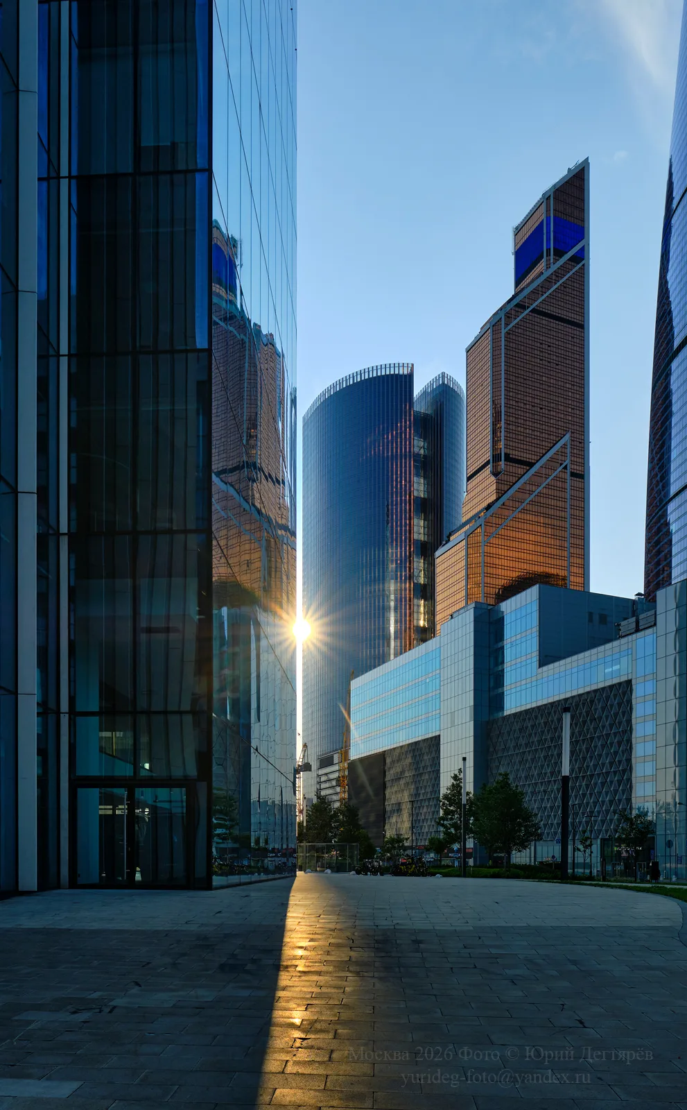 Москва. Башни Меркурий и Moscow Towers в Сити.