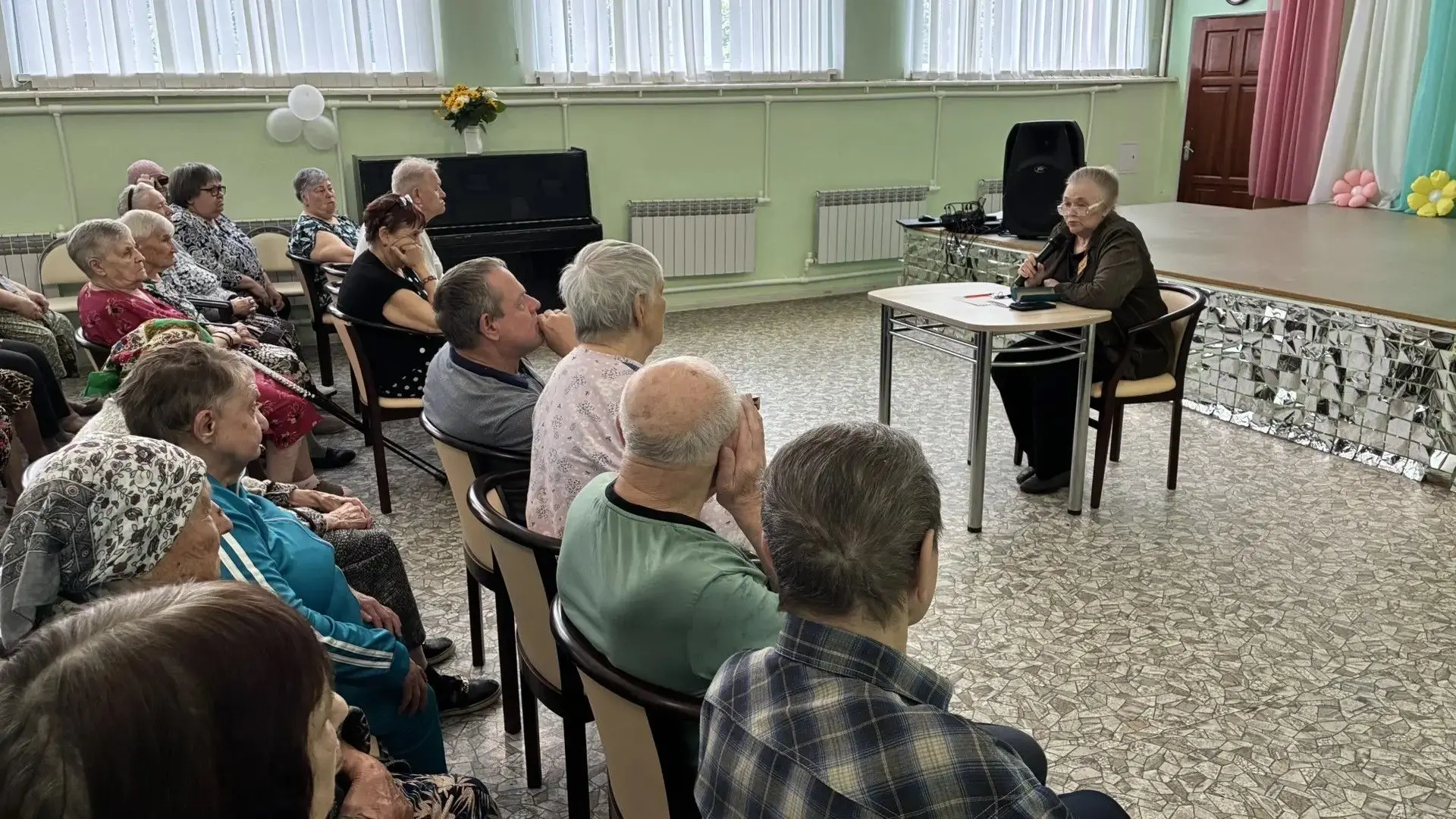 Директор Тамбовского дома-интерната Ирина Федосеева провела традиционное ежемесячное со...