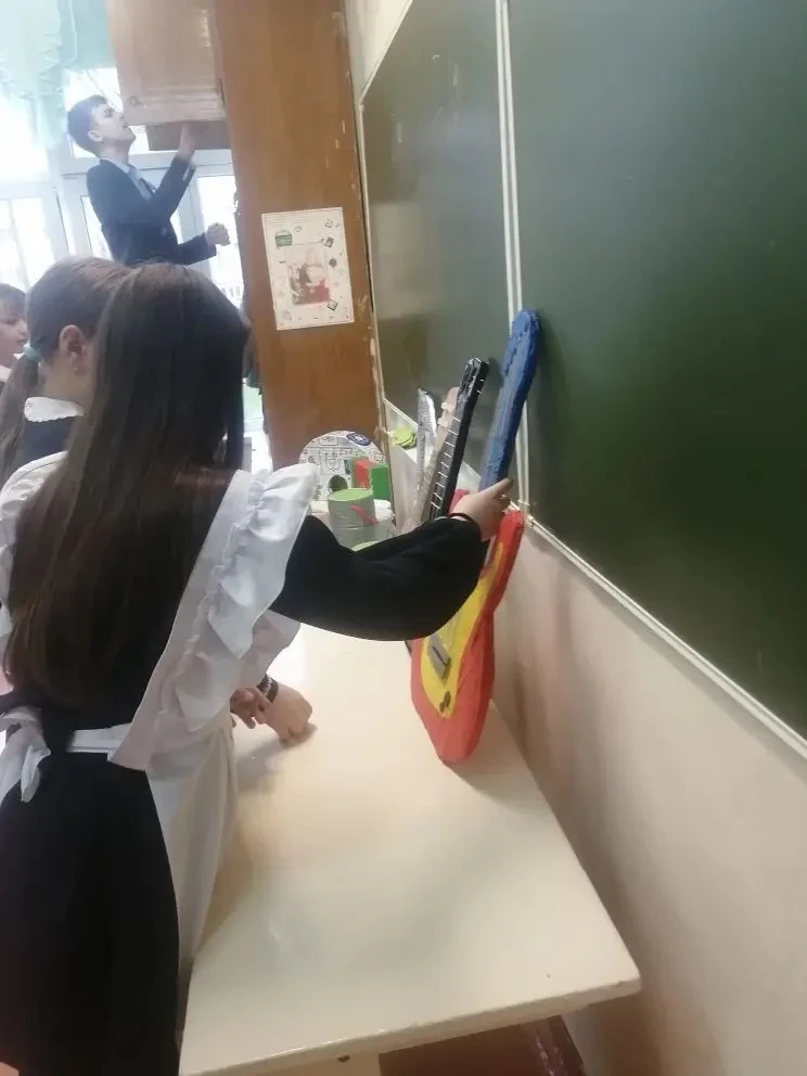 💥Сегодня наша школа ожила творчеством: в рамках предметной недели эстетического цикла  открылись выс