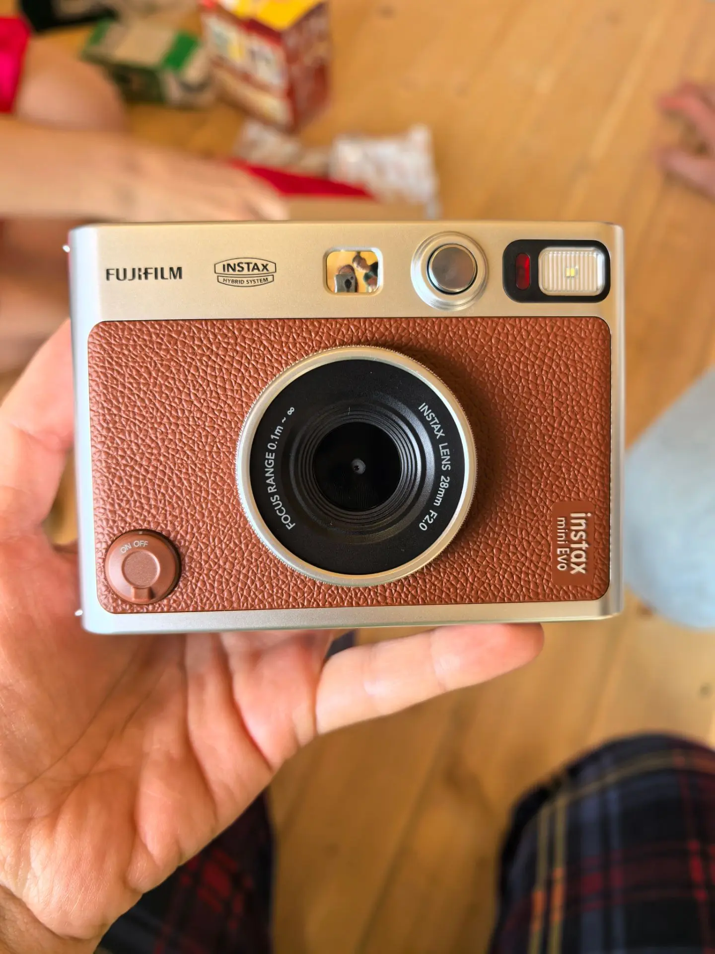 Ника мечтала о фотоаппарате с мгновенной печатью. 

Помните, Polaroid и каким чудом он казался нам в