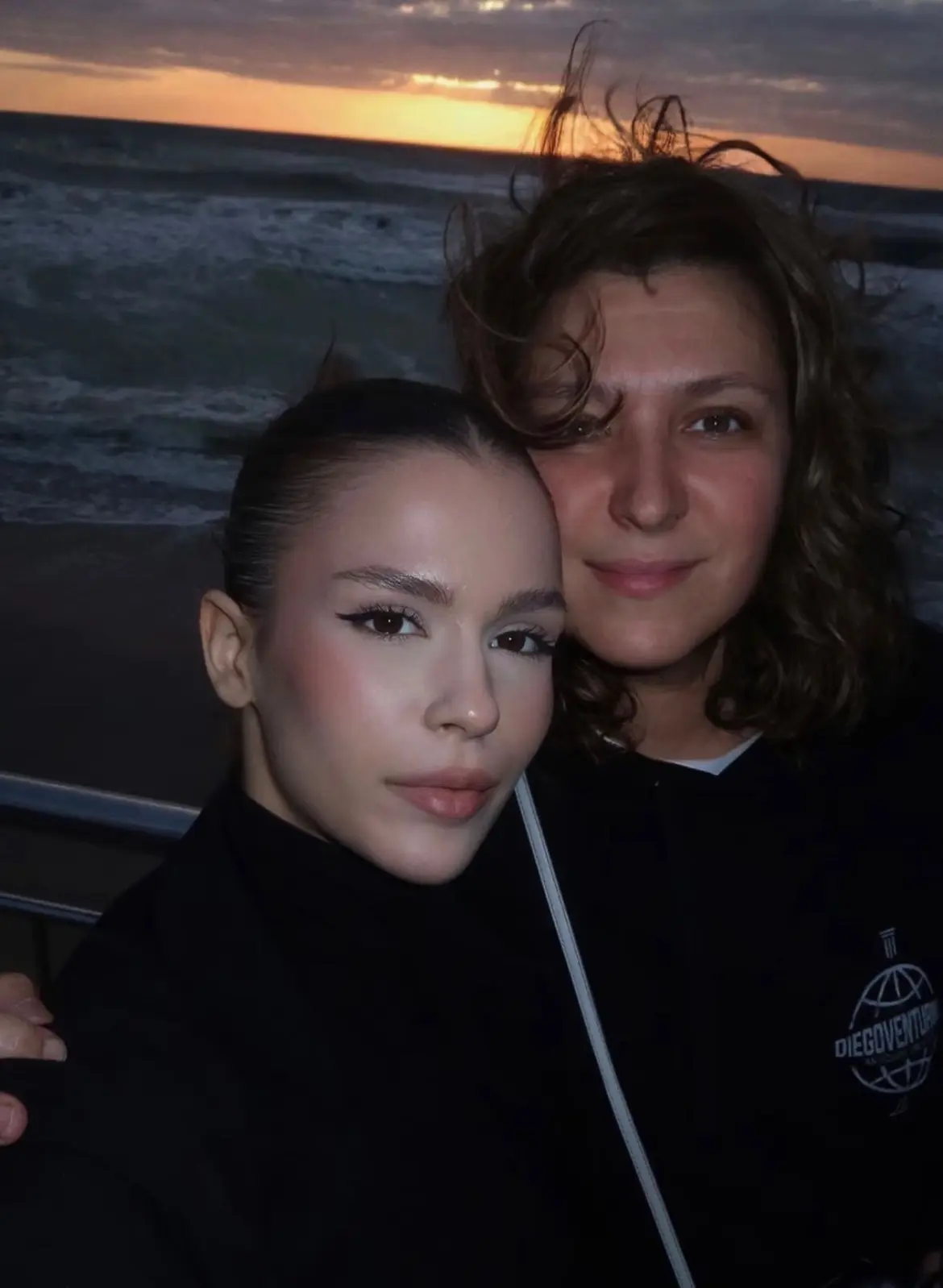 Новое фото от Олеси Железняк. На первом снимке актриса с дочкой Агатой ❤️