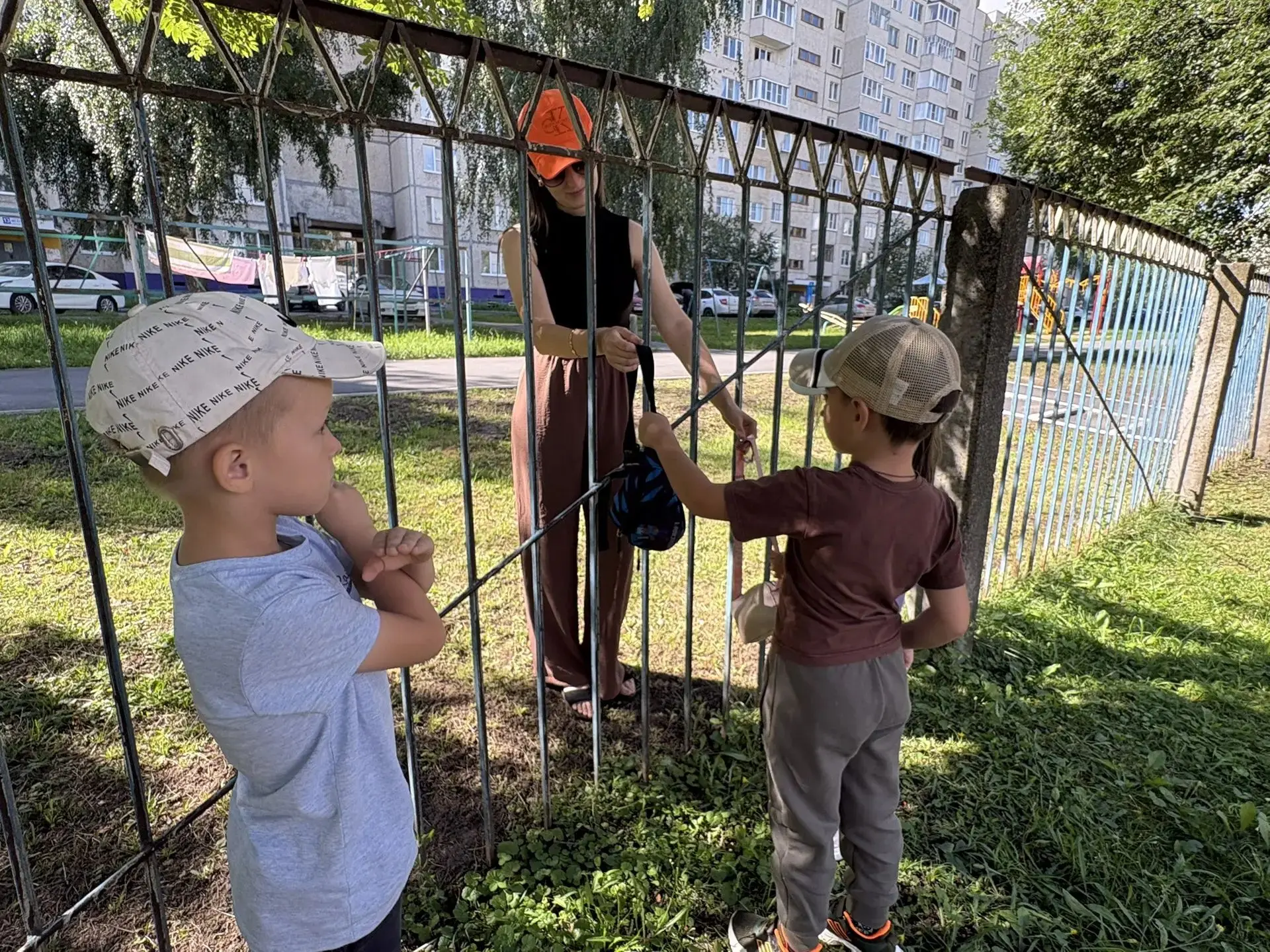 Мы живем в мире, где много разных людей: и плохих, и хороших. И надо быть очень осторож...