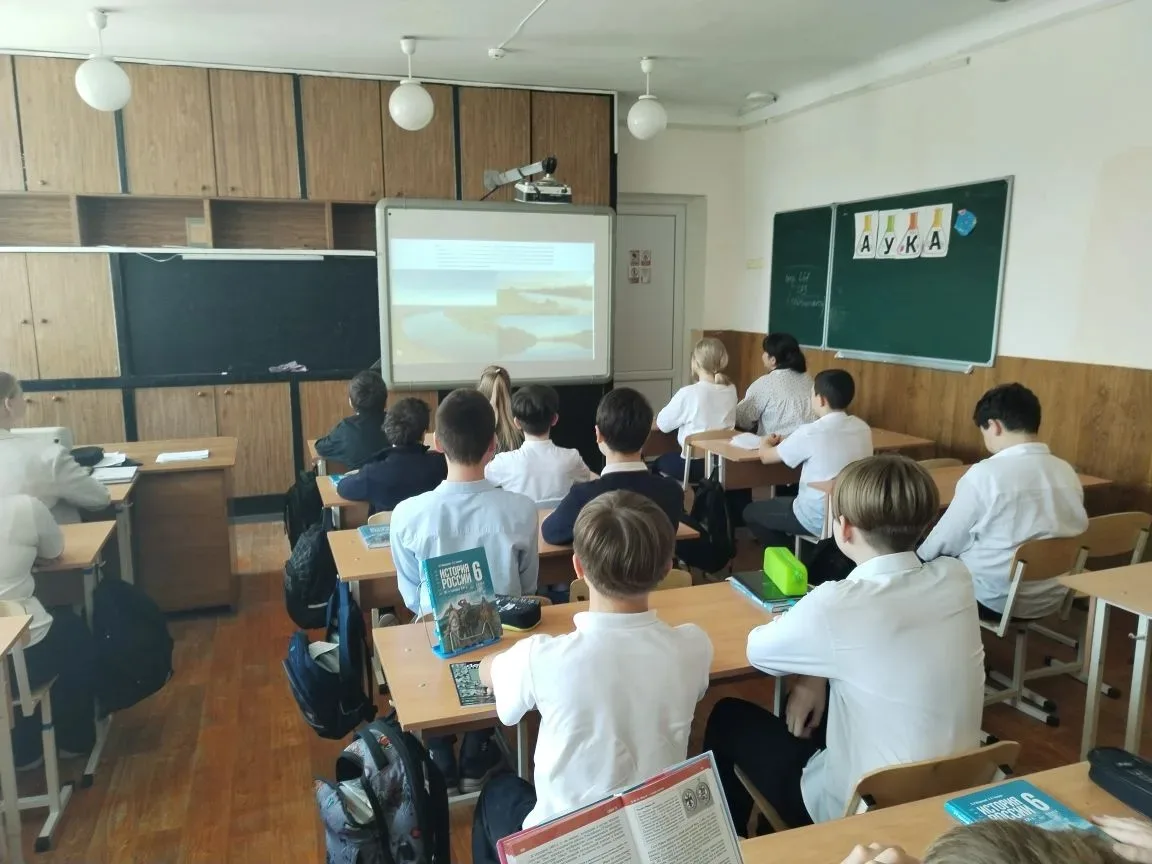 🌊 "День реки Дон" в рамках Всероссийской акции «Вода России» учащиеся 6-А класса вместе с учителем о