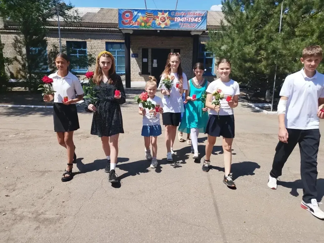 🕯️ 22 июня в Новодмитровке Второй прошла церемония возложения цветов к памятнику Скорбящей матери

