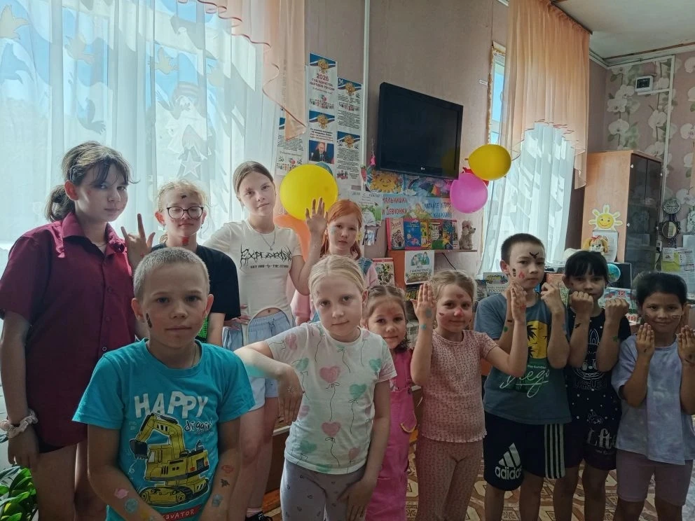 Процесс нанесения аквагрима завораживает не меньше, чем результат. Кисточка танцует по коже, смешива