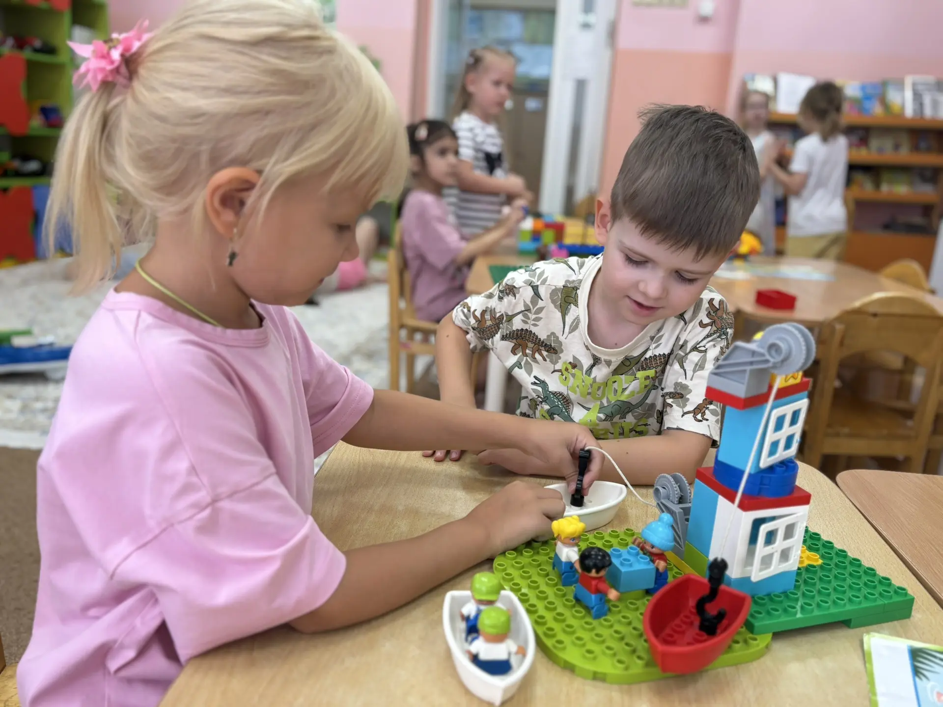 🧱 «Звёздочки» обожают Лего! Строят ракеты, замки, Зоопарки  и города. Развивают фантаз...