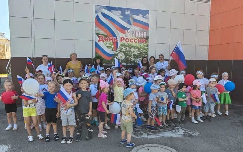 Наша Родина – Россия!
Здесь родились мы на свет,
Нет земли для нас красивей
И любимей в мире нет!
Се