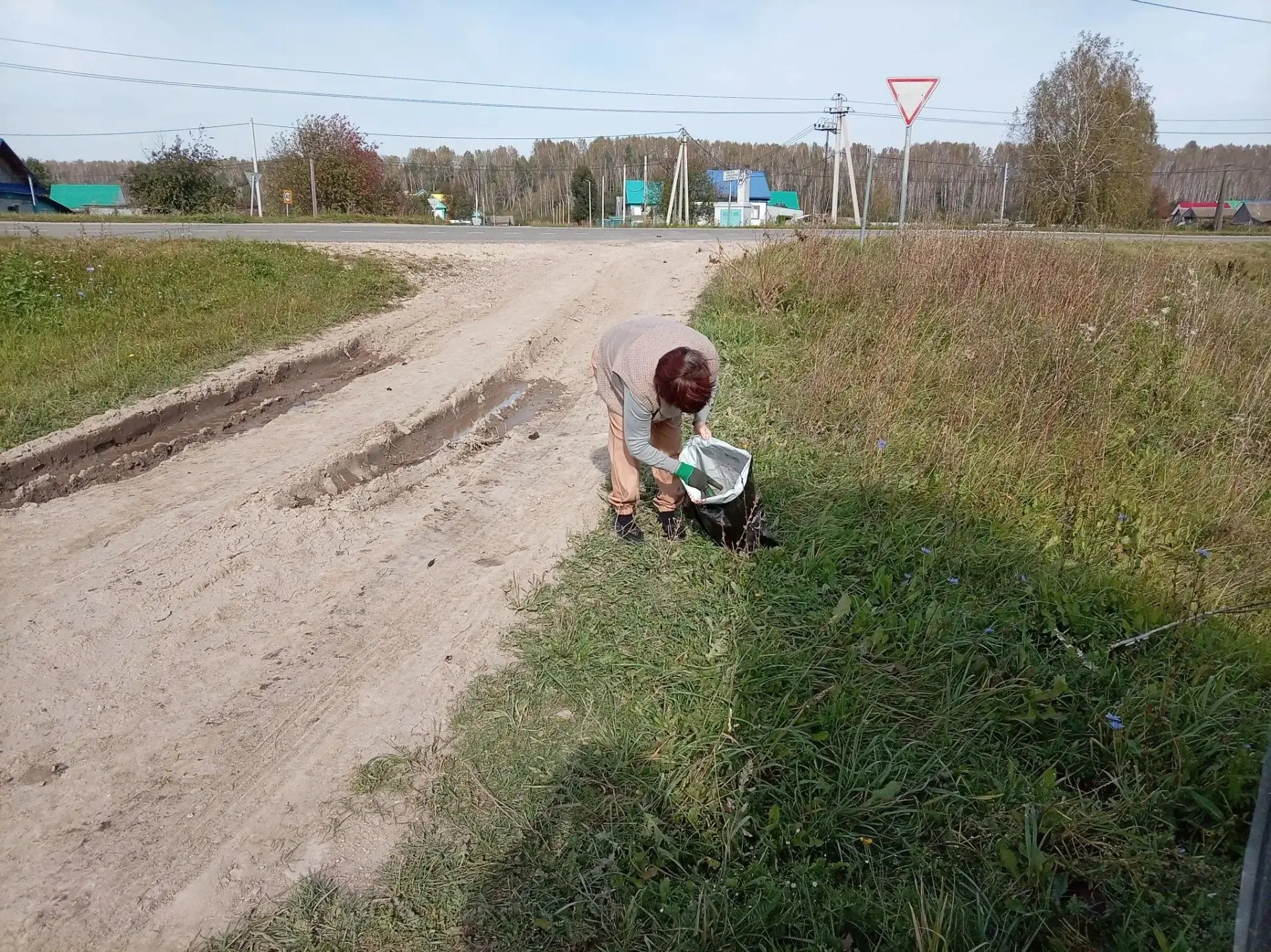 Наши люди-наша опора✊ 😇Еженедельные субботники в сельском поселении.