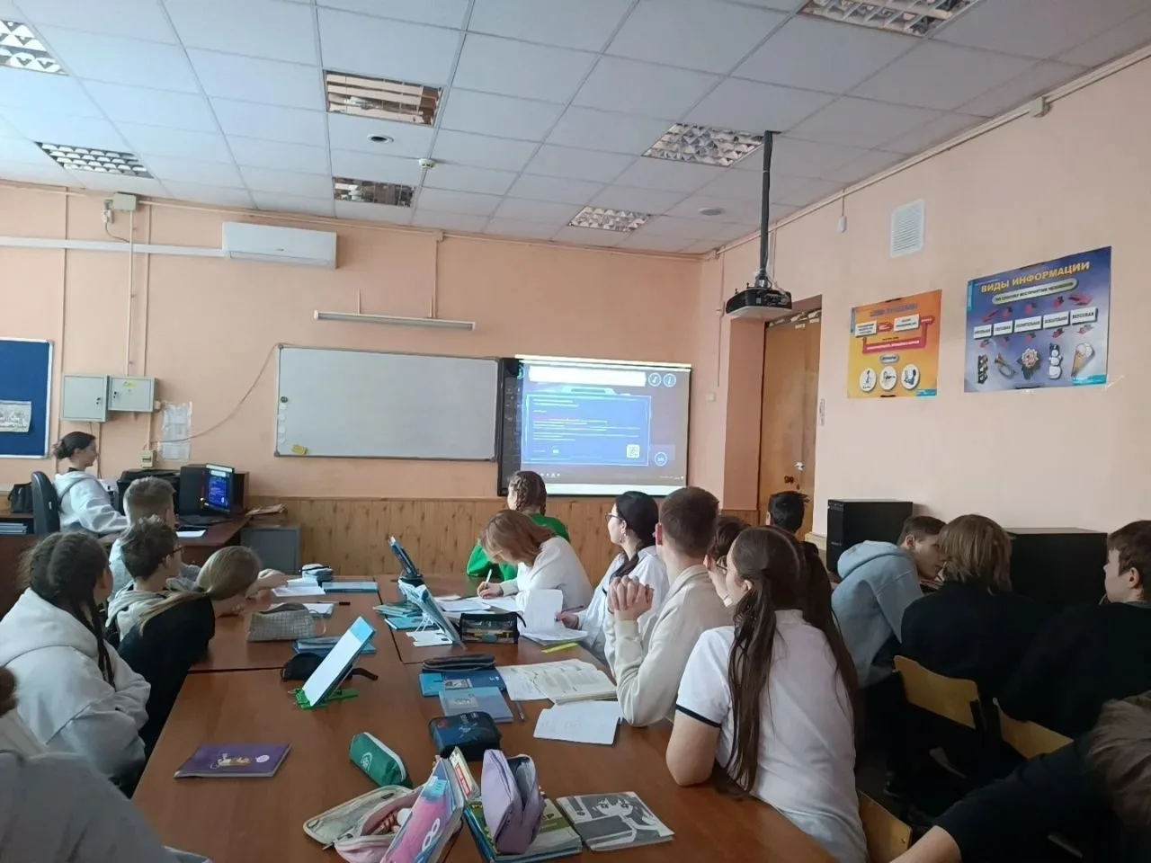 🧑‍🚀С 2-6 февраля в 7-11 классах прошел урок "Кибербезопасность в космосе". 🌏На этом Уроке школьники 