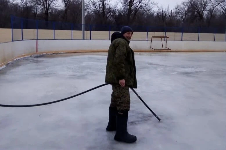 Мороз + вода = лед и коньки!