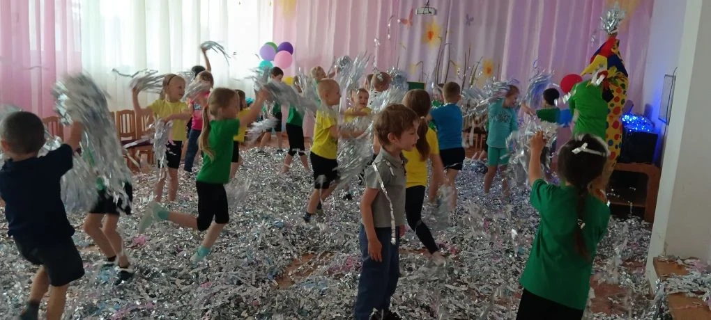 🎊 КРАСКИ ДЕТСТВА 🎊

Сегодня, в этот особенный день - День защиты детей, наш детский сад превратилс
