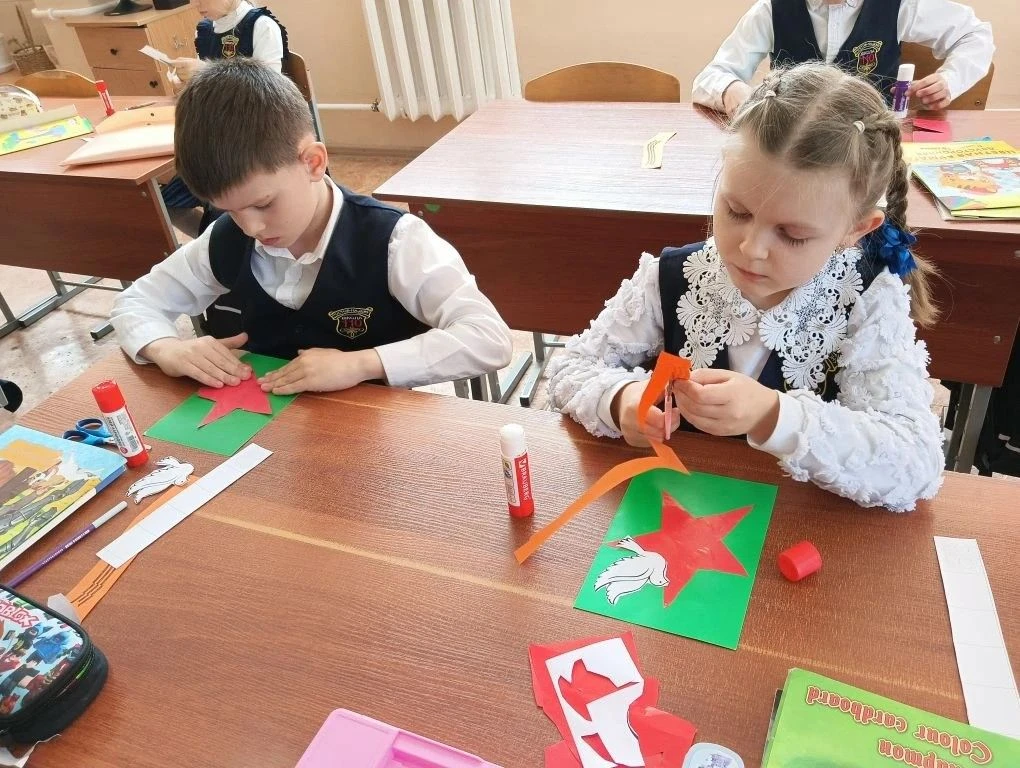 В МБОУ «Школа №110» учителя начальных классов организовали для ребят творческую мастерскую «Фронтово