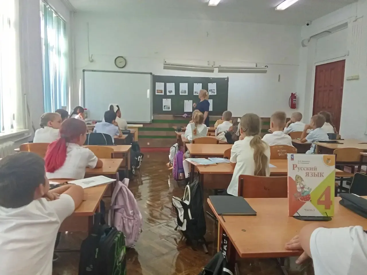 🕯 В 4 «В» классе прошёл классный час, посвящённый Дню солидарности в борьбе с террориз...