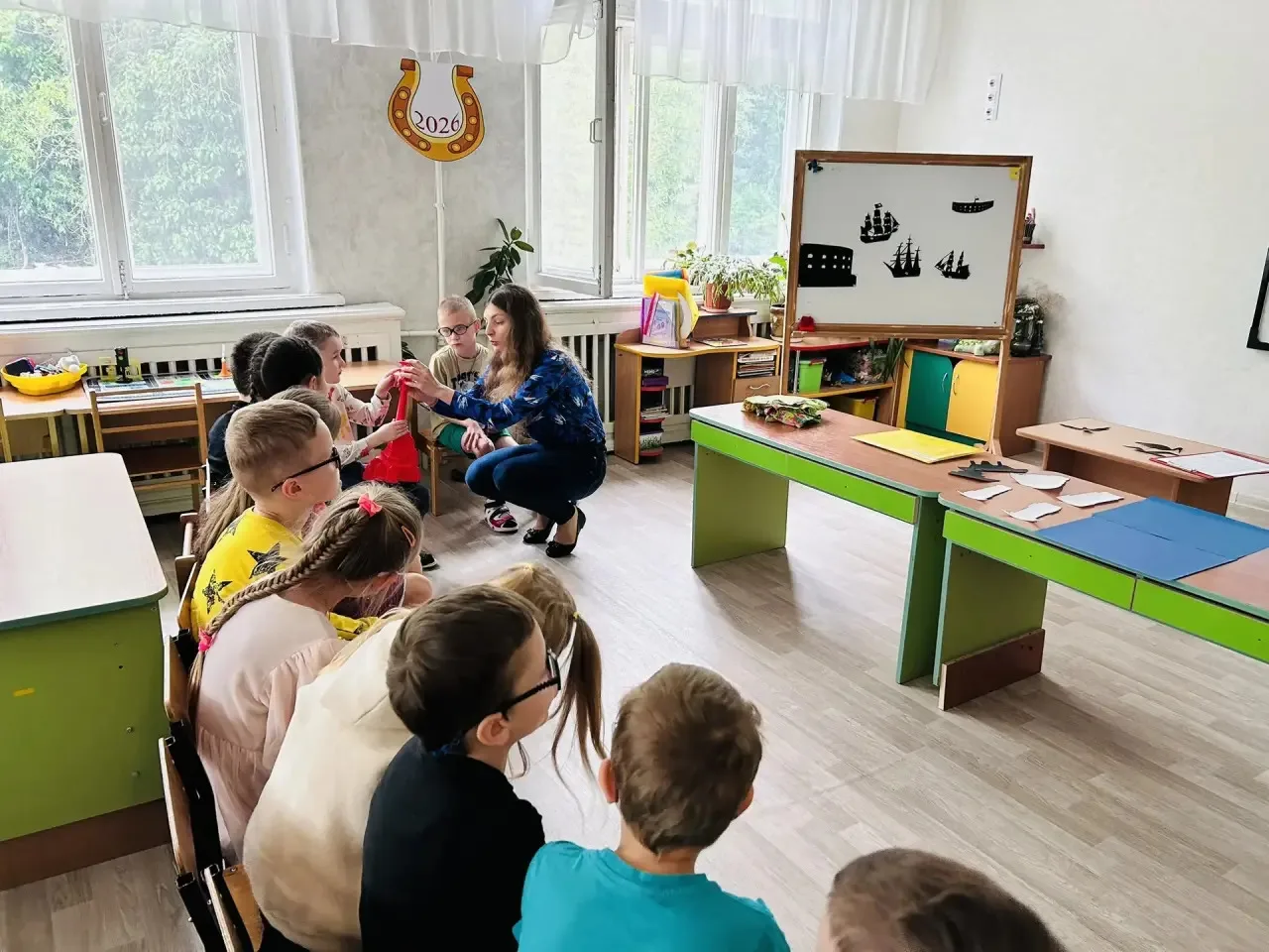 💙🩵 Путешествие к сердцу Севастополя: дети познают историю через прикосновение! 💙🩵
⁣
В преддверии