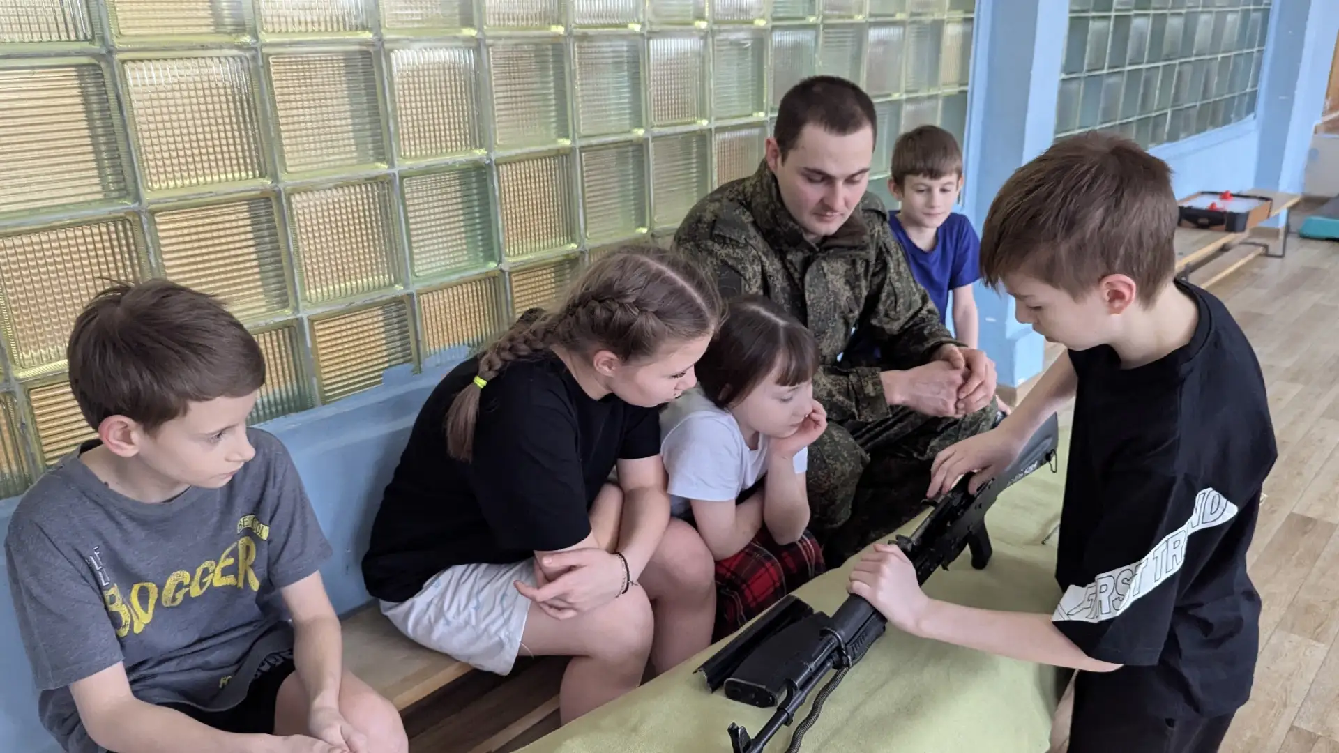 Занятия по НВП: шаг к дисциплине и ответственности.

В нашем Домике продолжаются регулярные занятия 
