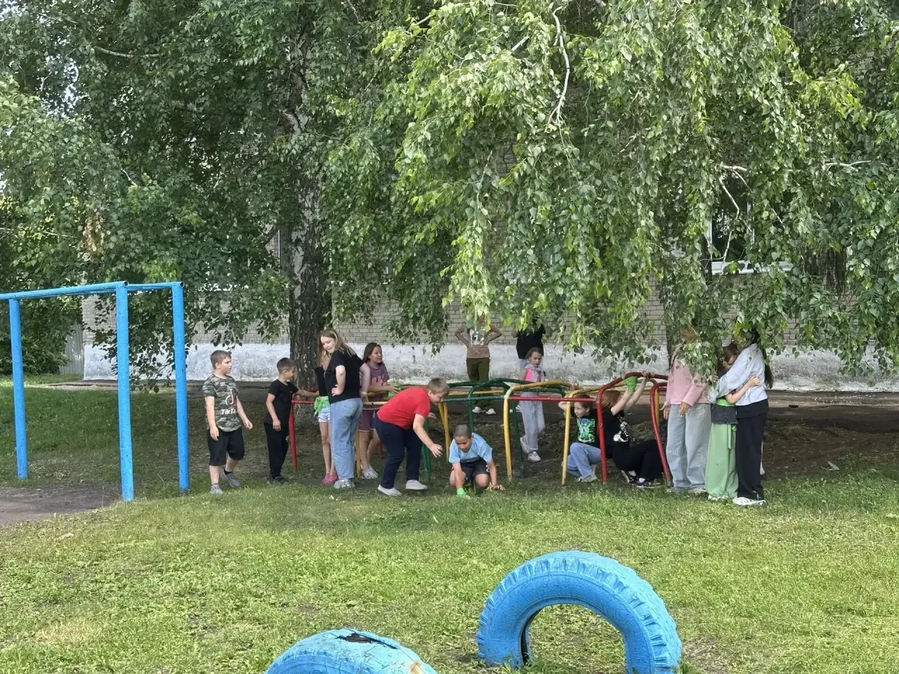 В лагере прошел День семьи: дети вспомнили игры родителей и поговорили о главном