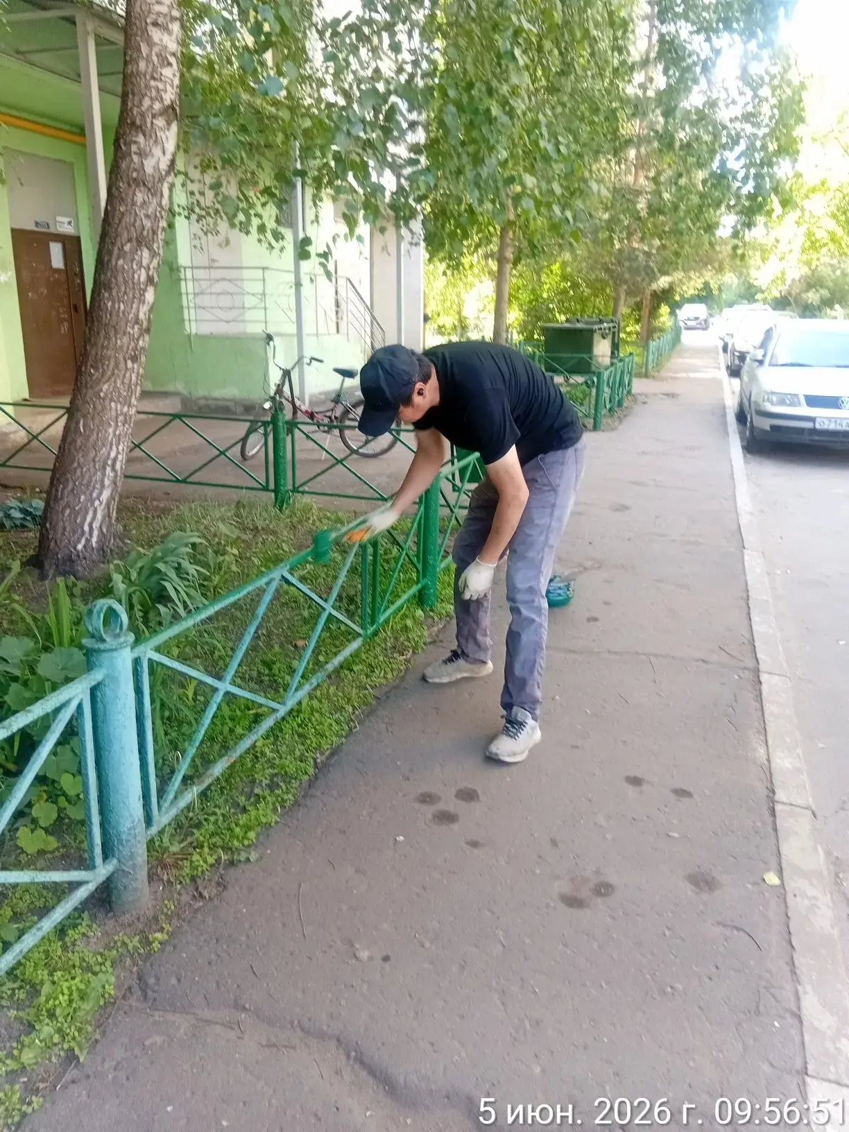 Выполнены работы по окрашиванию ограждения по адресу улица Свердлова дом 53  подъезд 1