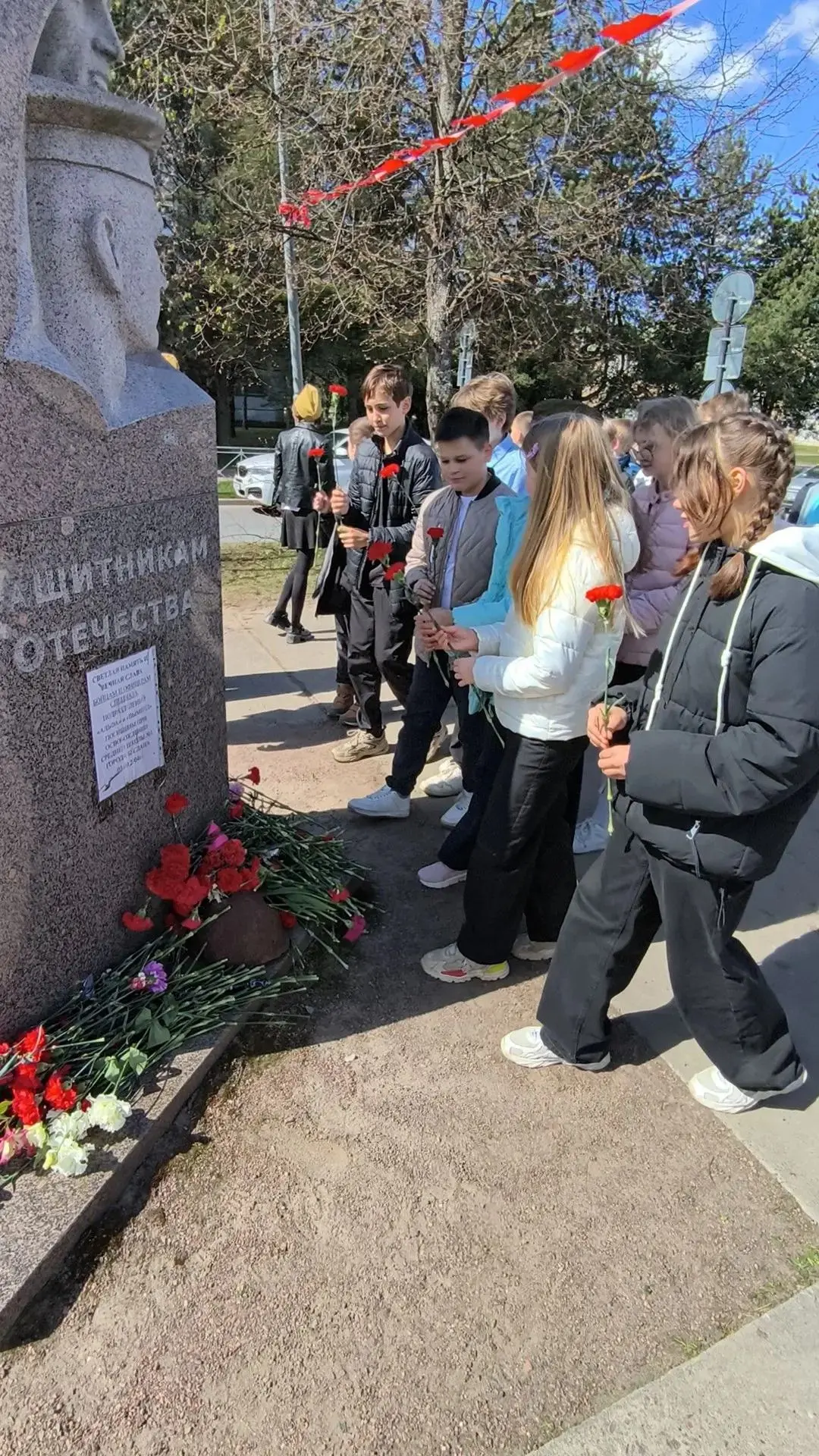 🇷🇺 В преддверии 9 Мая — память в деле!  6 мая учащиеся 5«З» класса приняли участие в настоящем «Мара