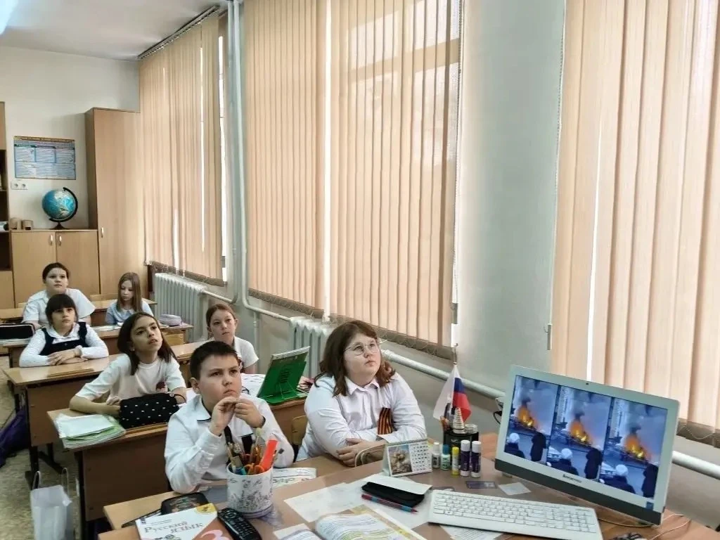 В преддверии летних каникул во всех классах школы прошли Уроки безопасности. Ребята вме...