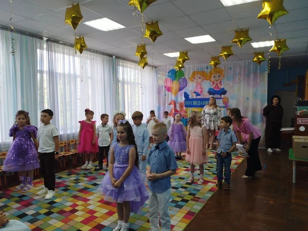 Для наших повзрослевших, красивых и нарядных ребят настал волнующий момент – выпускной ...