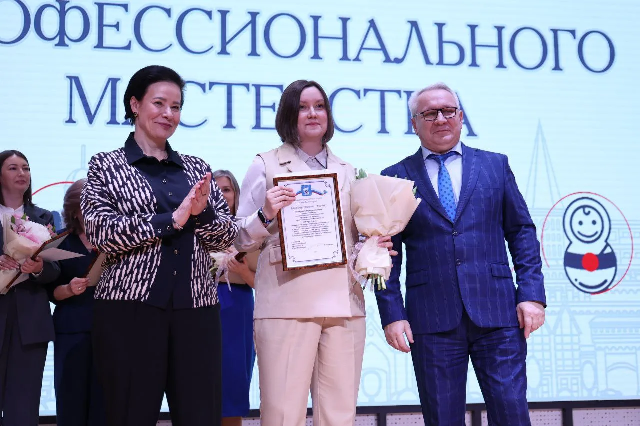 🥈Поздравляем нашу коллегу, учителя-дефектолога, Дмитриеву Екатерину Олеговну с почетны...