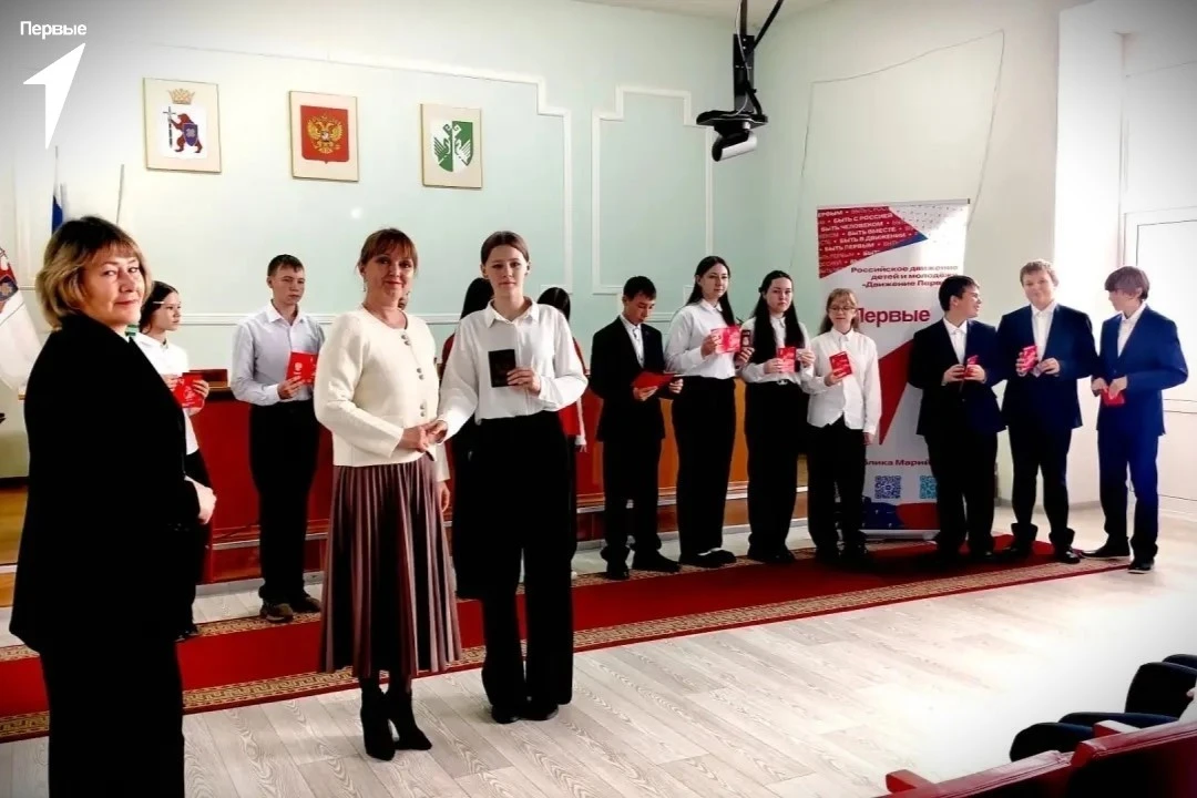 Первые получили свой первый паспорт в особенный день! 🇷🇺