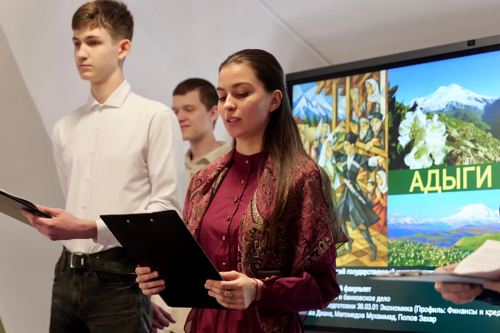 Студенты ДонГУ провели фестиваль «В большой семье народов России»  🌇 29 апреля в донецком филиале До