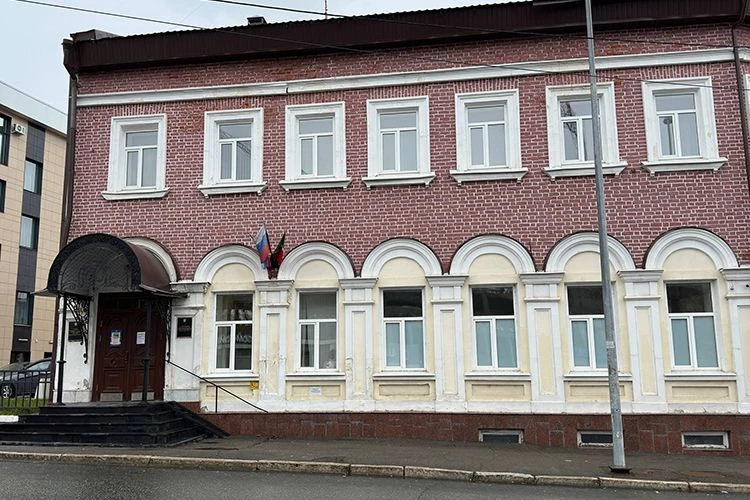 Росприроднадзор займет бывшее здание приставов в центре Казани. Об этом сообщили коррес...
