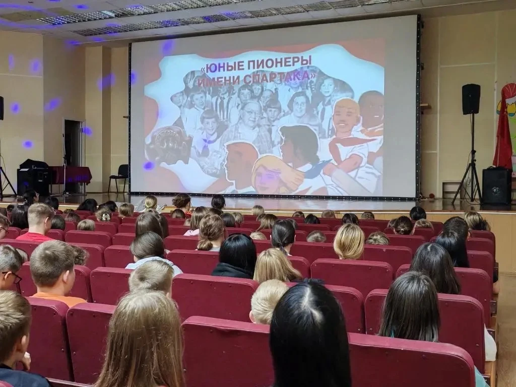 19 мая день детских общественных объединений(День пионерии).