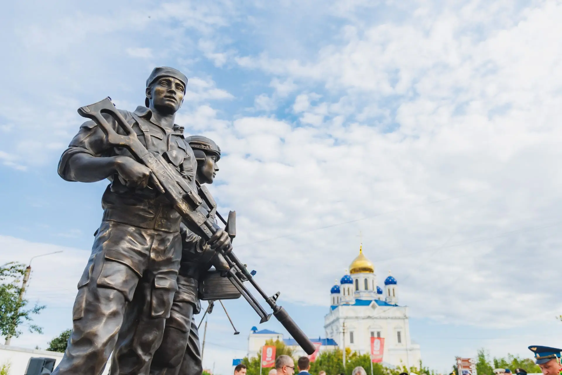 Сегодня в Ельце, в день 880-летия города, мы открыли памятник участникам специальной во...