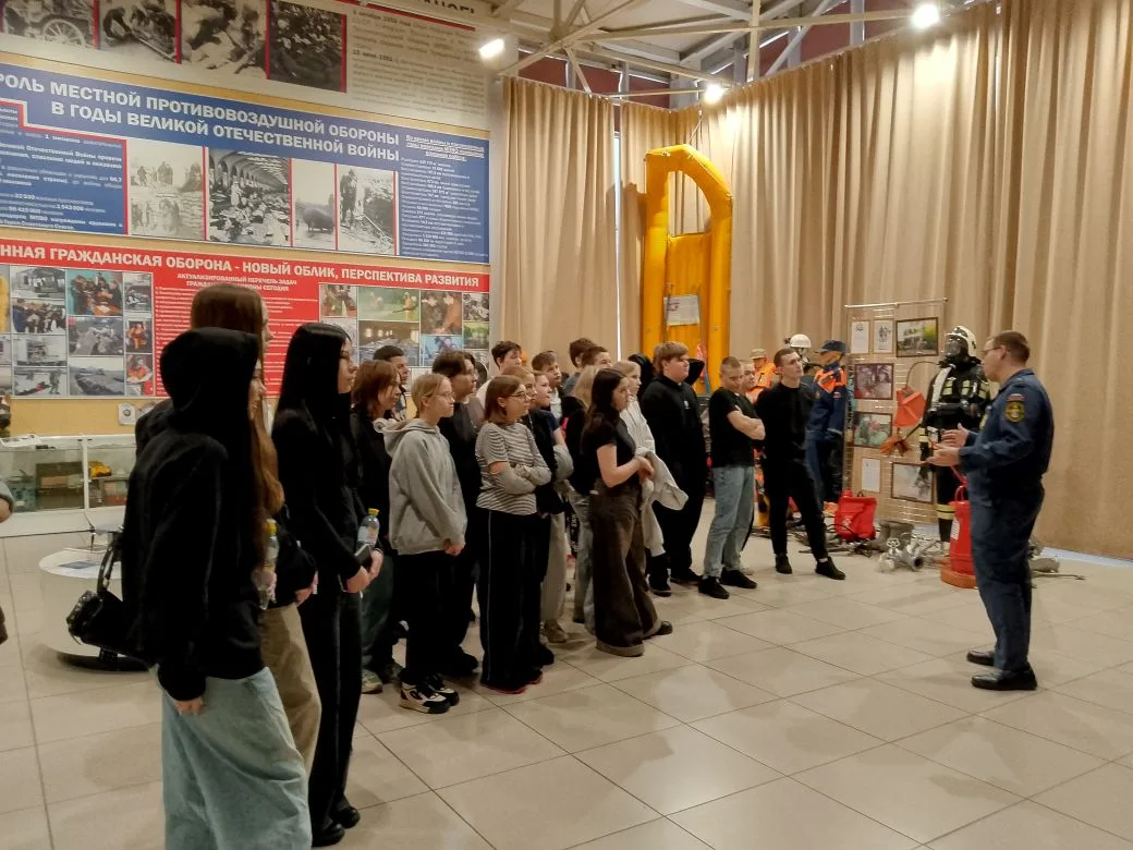🚨 8 «В» на экскурсии в Учебной пожарно‑спасательной части! 🚒  18.02.26 ученики 8»В» класса вместе с 