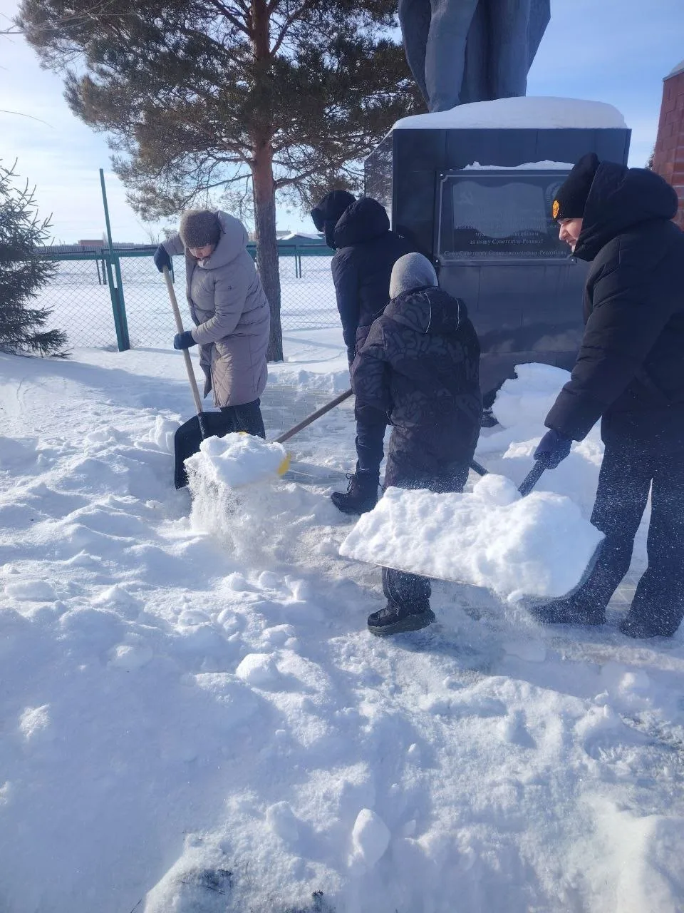 Накануне важной памятной даты обучающиеся МОУ "Кочердыкская СОШ", активисты Движения Пе...