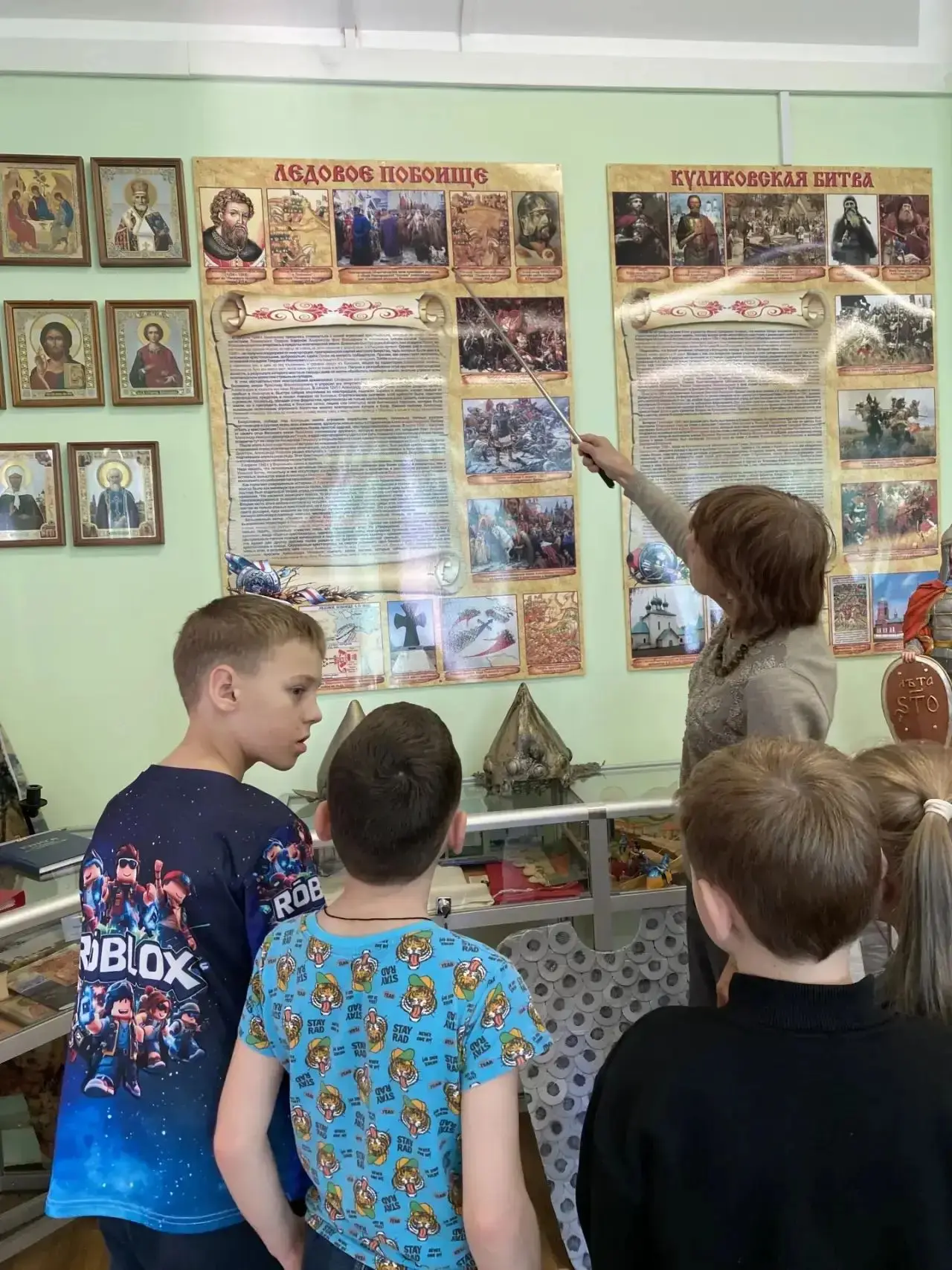 Воспитанники лагеря «Химушки» сегодня побывали в школьном музее «Слава России»! 🇷🇺