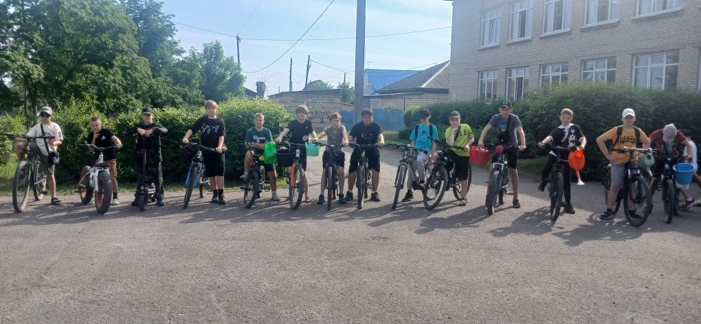 🚴‍♂️ Безопасность на дорогах: в Лицее №4 повторили правила для велосипедистов!
В МБОУ Лицей №4 прош