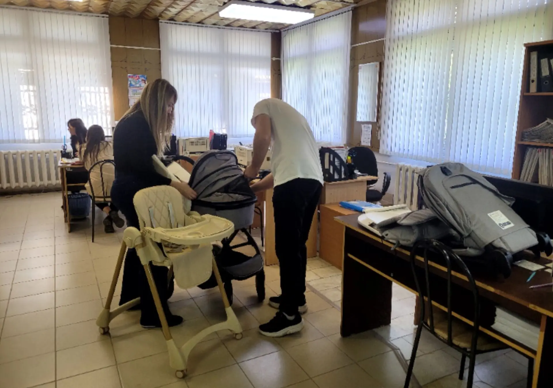 Каждый день в пункте проката происходит маленький круговорот помощи.