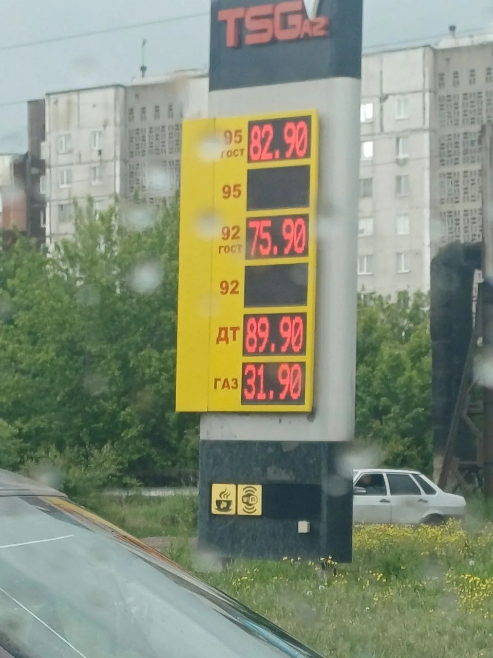 Бензин в Харцызске есть. И без ажиотажа.