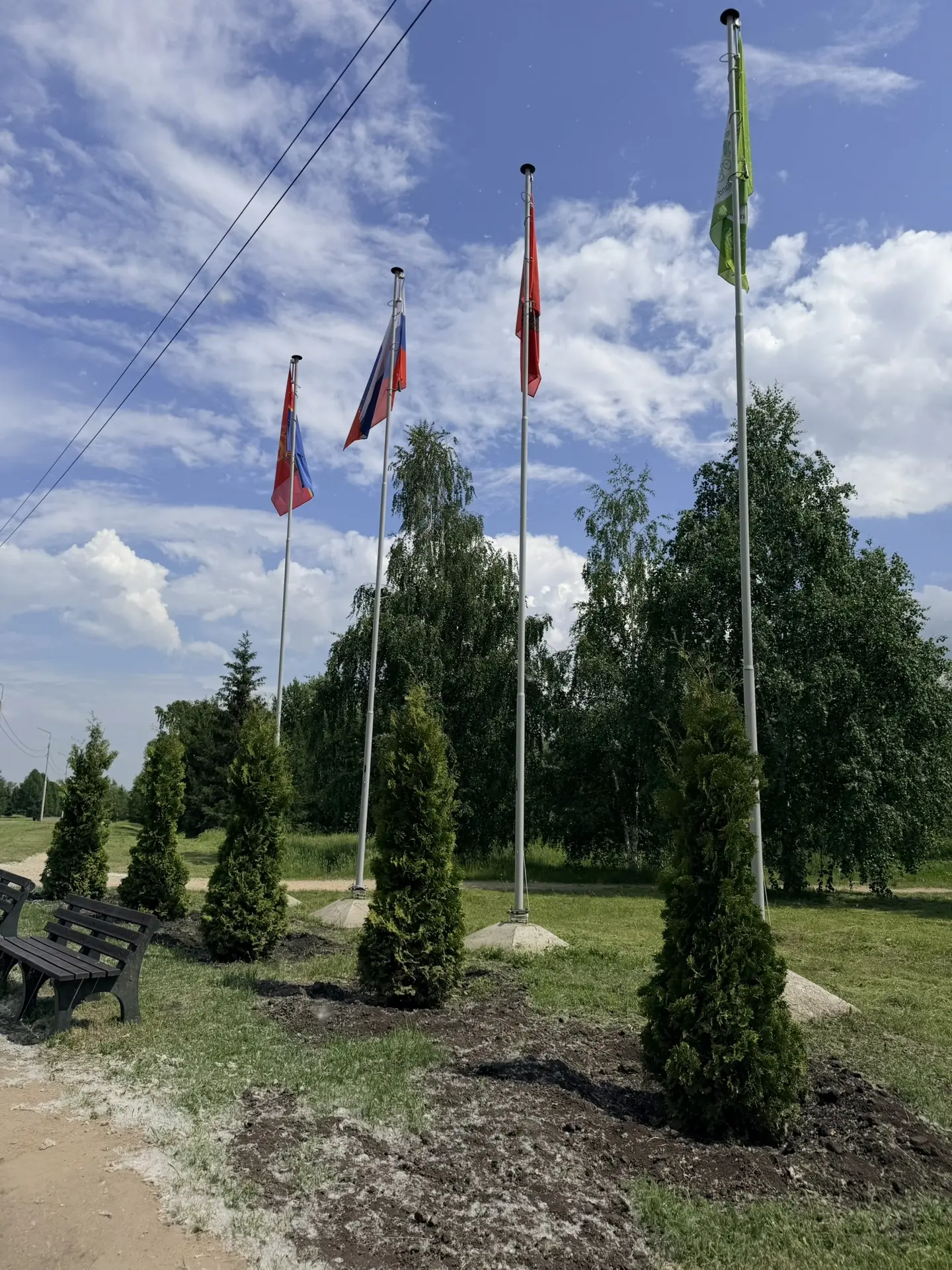 Пополнение в Татышев-парке 🌳

Наши специалисты лесного хозяйства заботливо высадили пять туй. Полюб