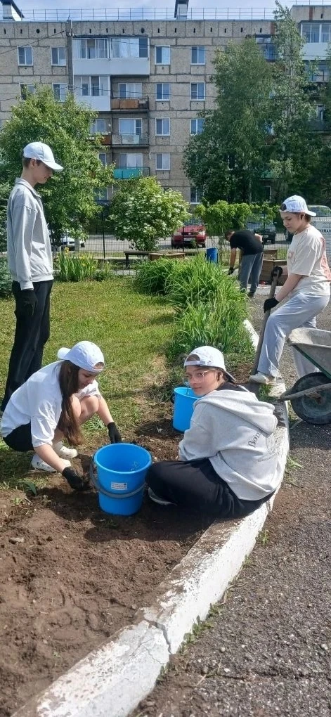 Центральная клумба нашего Центра развития физической культуры и спорта преобразилась — ...