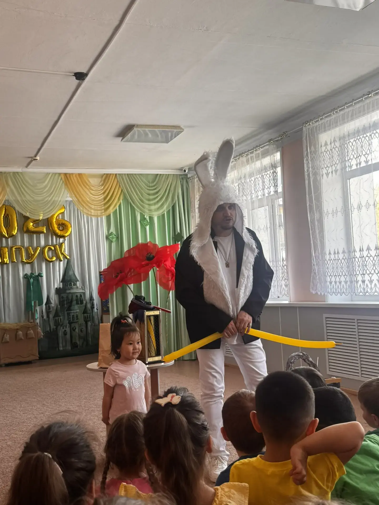 🎩✨ В честь Дня защиты детей — Шоу кролика Рукосуева, комеди-мага! 🐰🎭